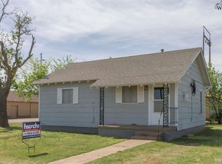 112 E Railroad Ave, Electra, TX 76360
