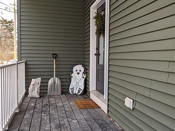 4th image of 44 Eagle St