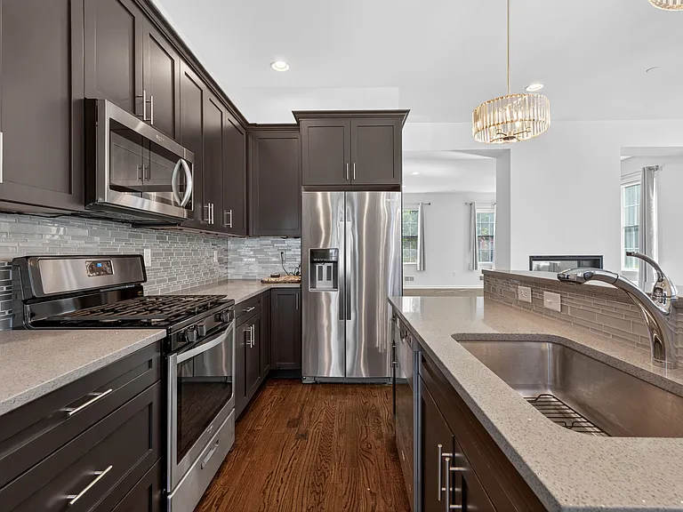 60 Roosevelt Dr — Photo 17