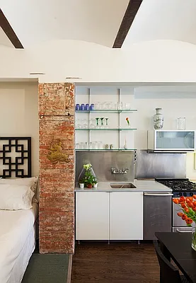 Sold by Manhattan Boutique Real Estate | media 16