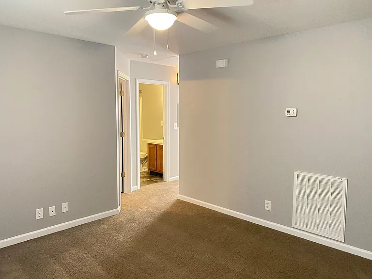 944 Kingsbury Dr — Photo 6