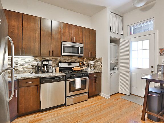 4th image of 2237 W Armitage Ave APT 3