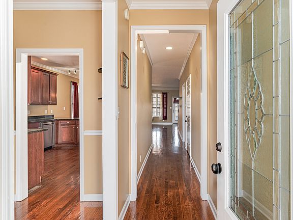 3rd image of 717 Courtland Ave