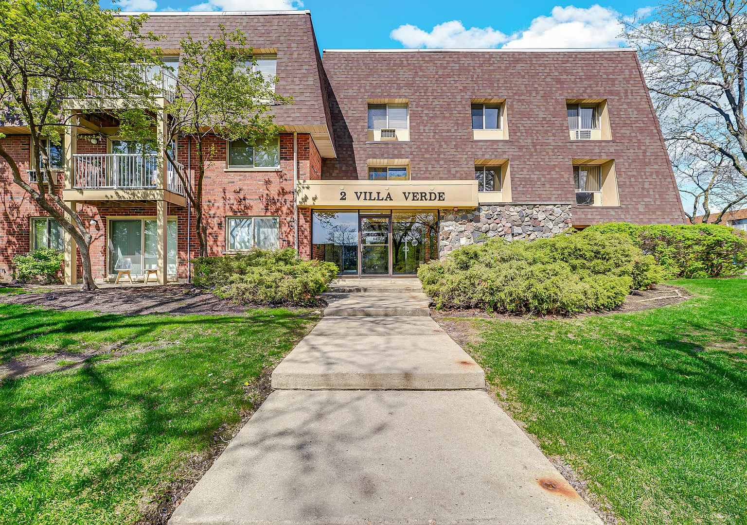 2 bed, 1300 sqft, $1,970 — Photo 1