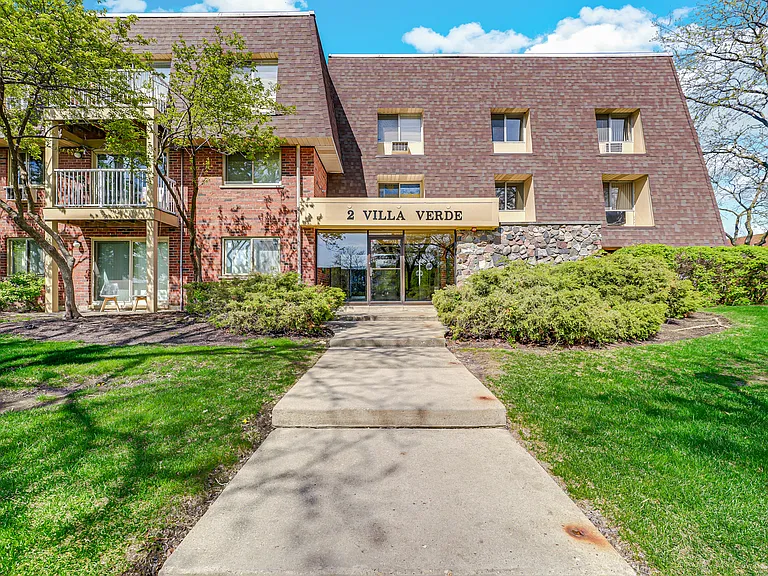2 Villa Verde Dr #320 — Photo 1