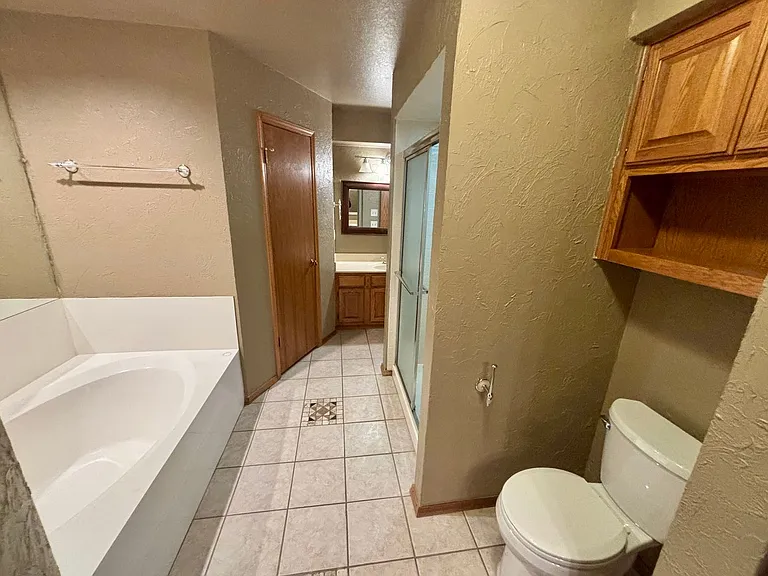 1304 Fairfax Cir — Photo 16