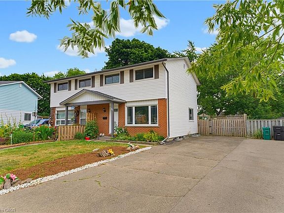 3rd image of 61 Balfour Cres