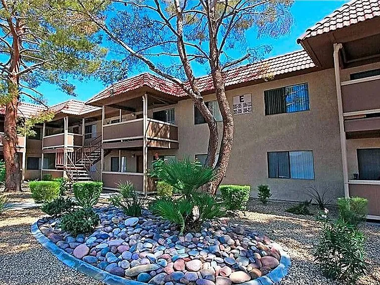 Reno Villas — Photo 13