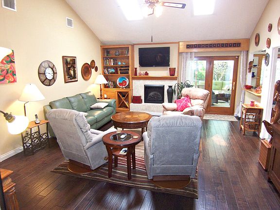 5th image of 22806 Elsinore Dr