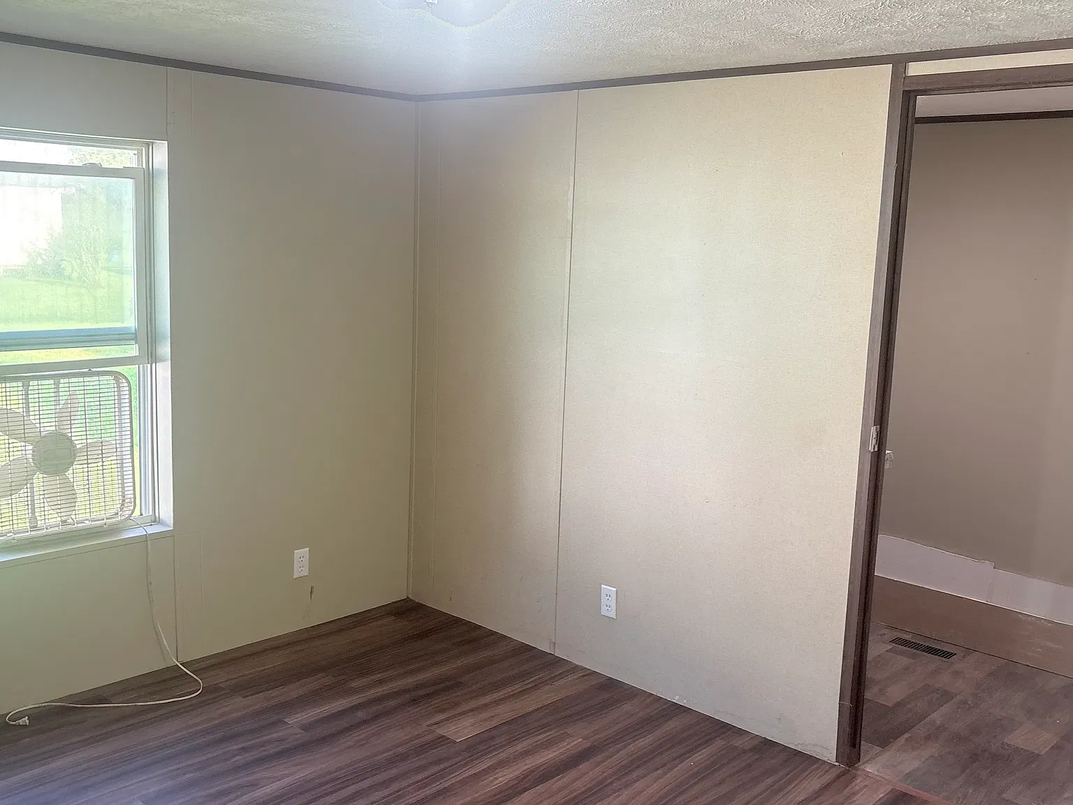 3 bed, 924 sqft, $650 — Photo 4