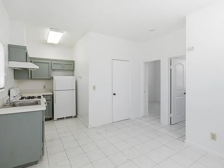 3302 California St #E — Photo 6