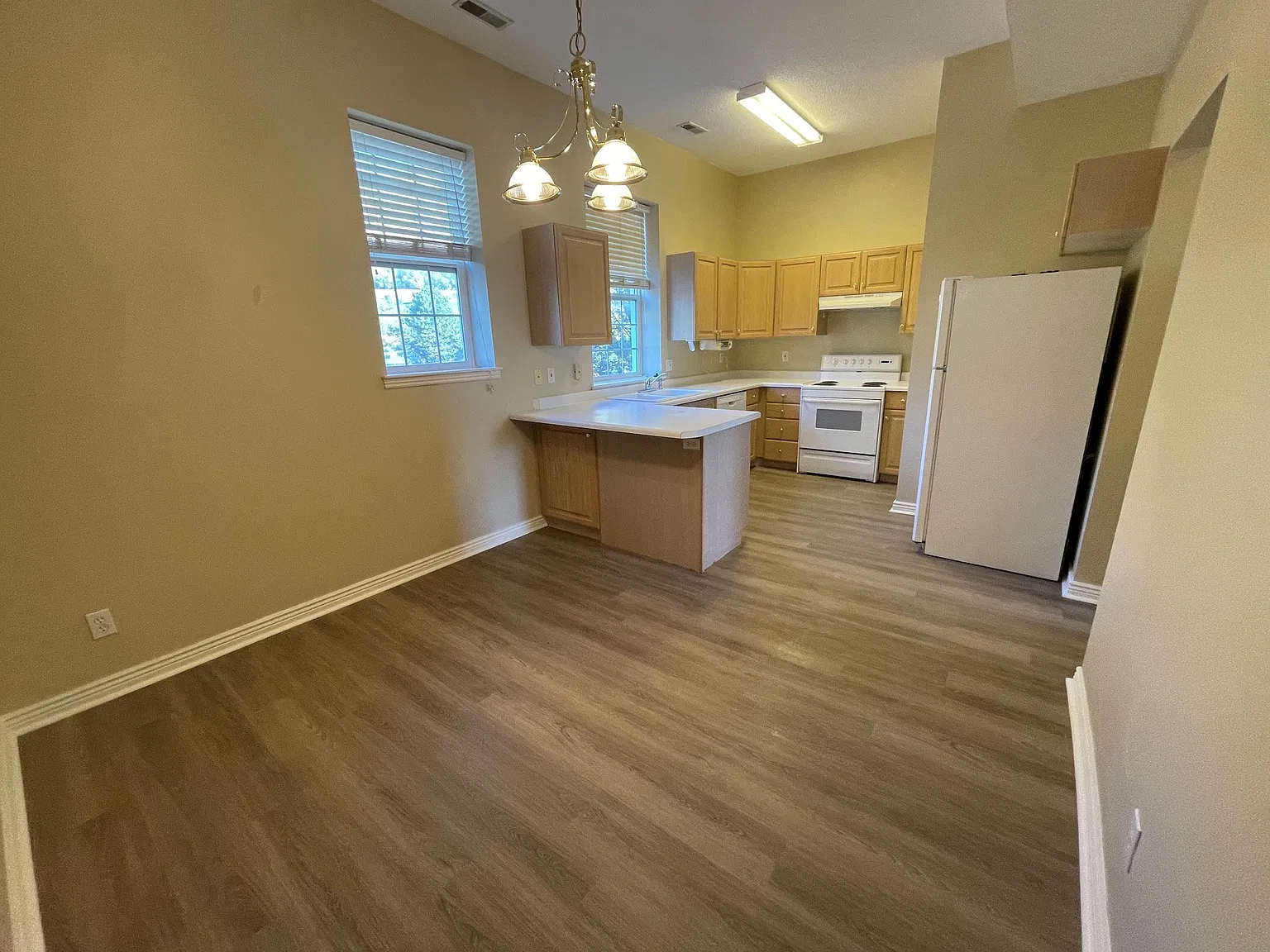 3 bed, 1.5 bath, 1682 sqft, $1,500 — Photo 1