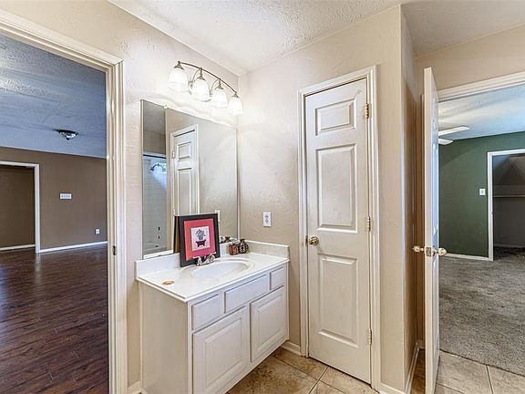 5th image of 1823 Briarchester Dr