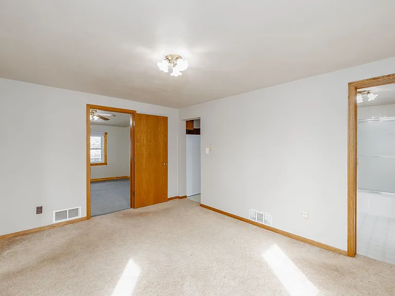 138 Martin St — Photo 14