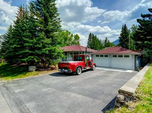 114 N Park Ave, Banff, AB T1L 1H1