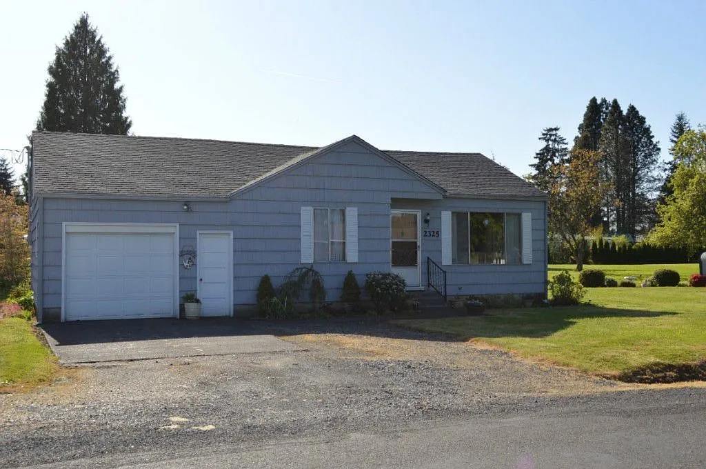 2325 32nd Ave photo 1