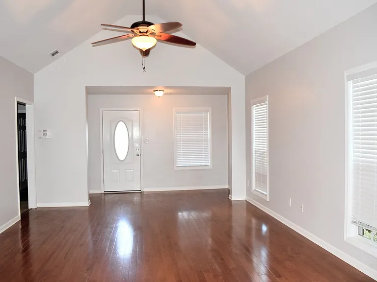 1074 Grove Landing Ln — Photo 12