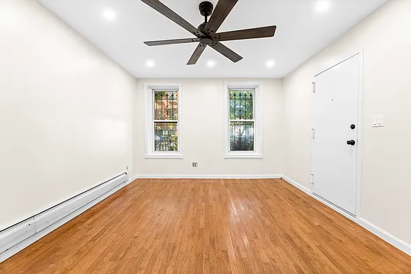 Living room, photo 2