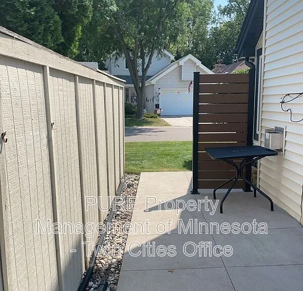 1390 Granada Trl N — Photo 11
