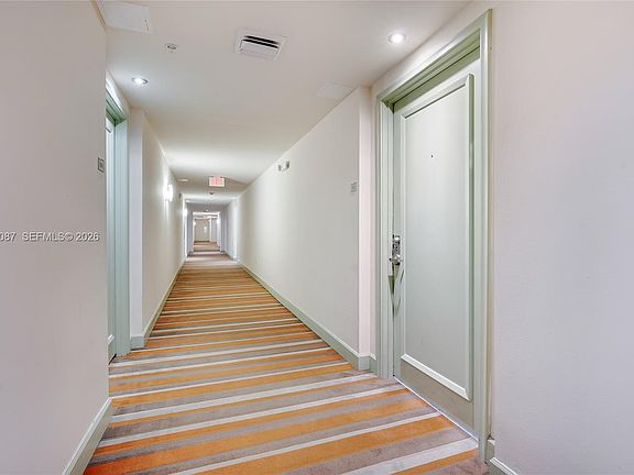 5th image of 2775 NE 187th St APT 528