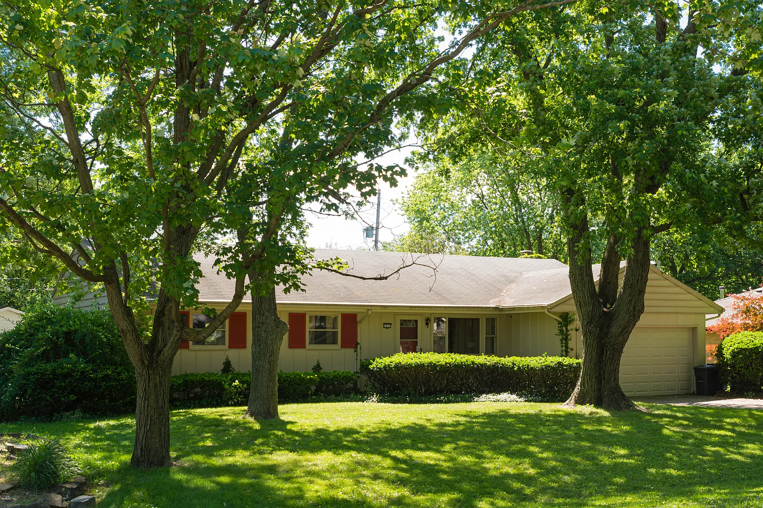 1910 McDonald Dr photo 1