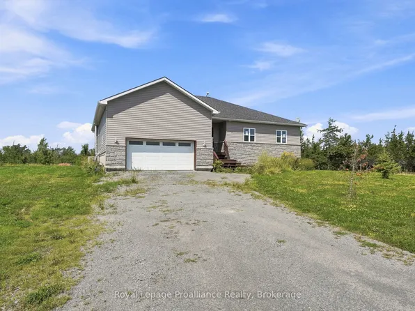 402 Black Rd, Prince Edward County, ON K0K 1W0