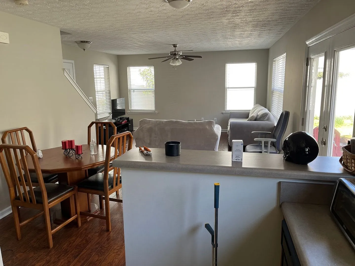 2 Bedroom Single Family Home in Woodstock — Photo 4
