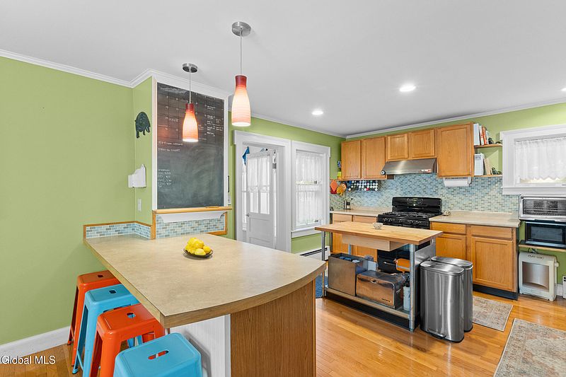 5th image of 493 W Main Street