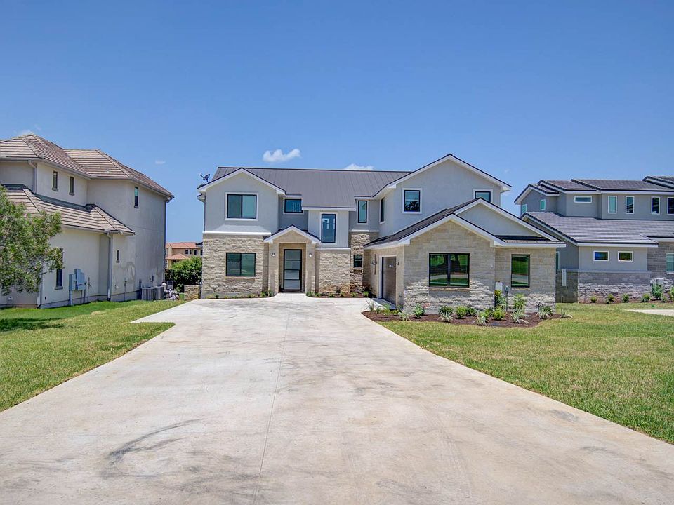 1st image of 104 Blue Heron Dr