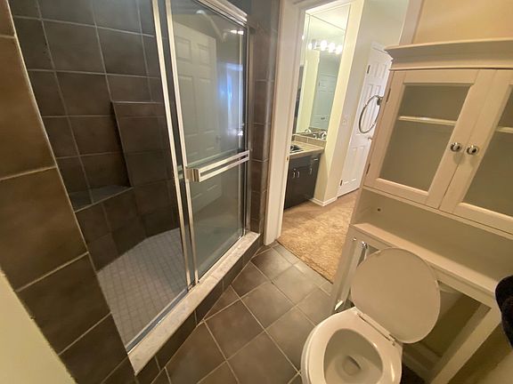 Master Bedroom Bathroom