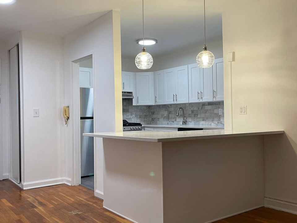 1st image of 3031 Edwin Ave APT 1C