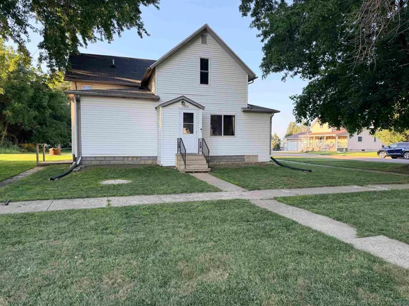 110 Hamilton Ave, Cleghorn, IA 51014