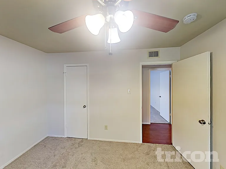 1226 Meadow Creek Dr — Photo 8
