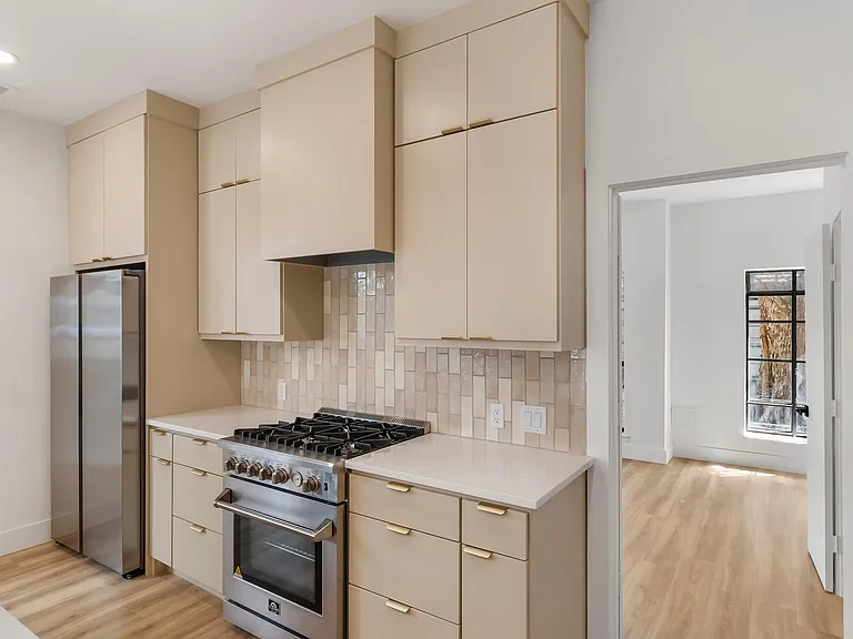 3633 Asbury St — Photo 3