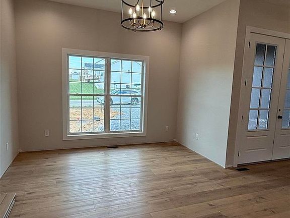 4th image of 29 Baffert Ct