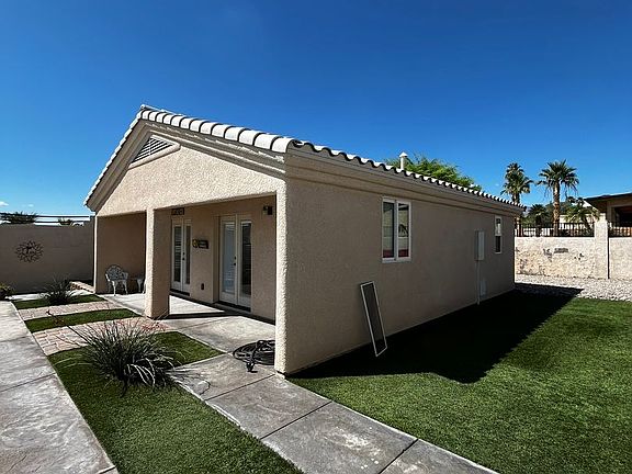 4th image of 2381 Daytona Ave