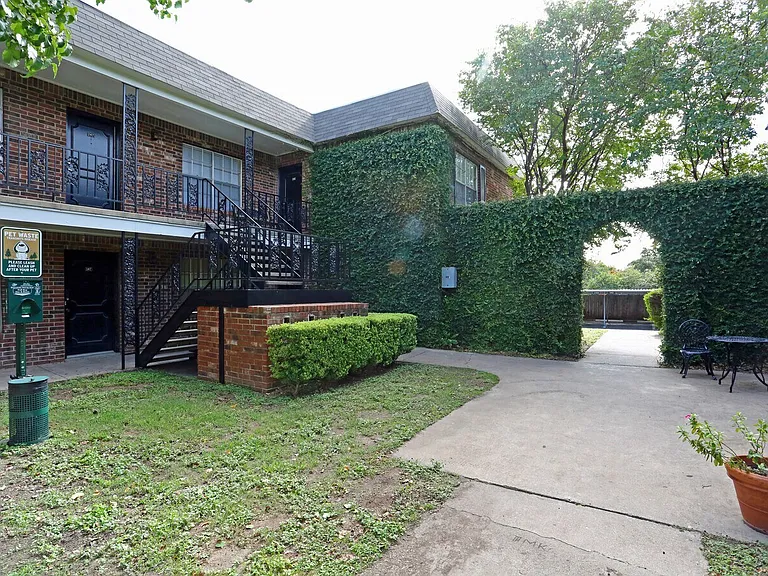 Towne Oaks II — Photo 11