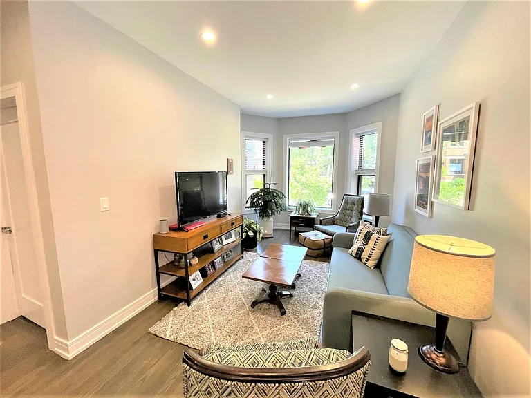 1455 W Farragut Ave #1 — Photo 2