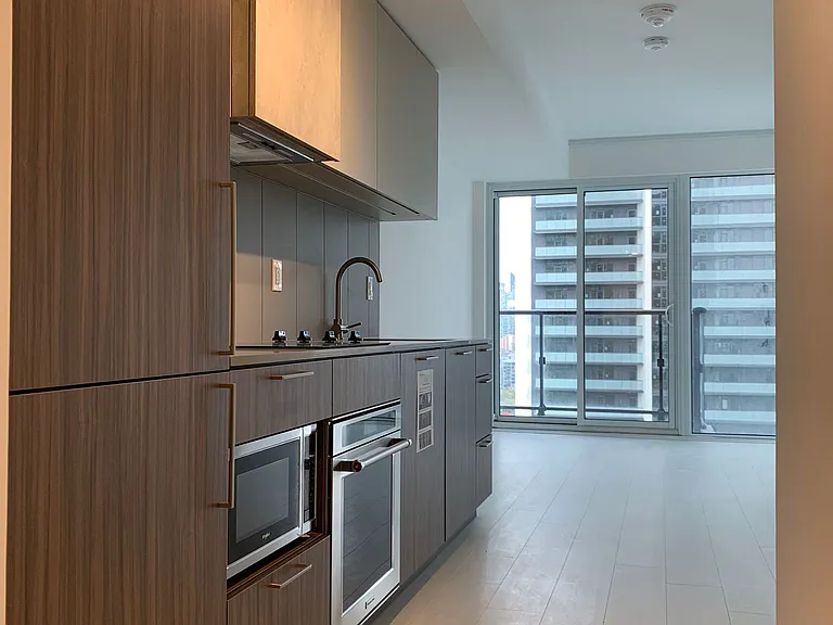 19 Western Battery Rd #2605 — Photo 2