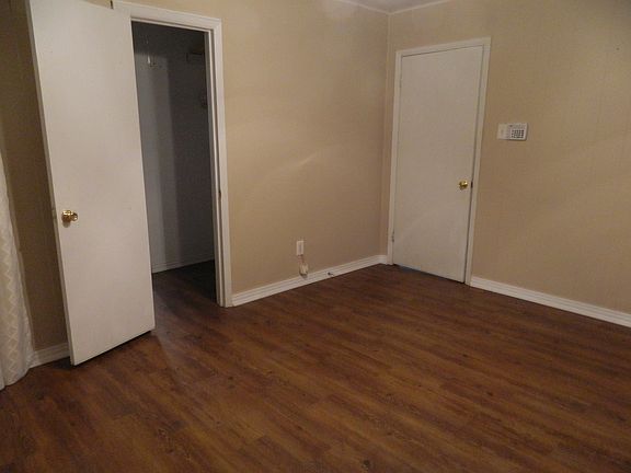 4th image of 5021 Doyle St