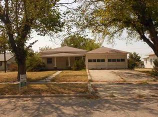 607 S Locust St, Shattuck, OK 73858