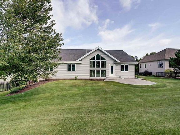 3rd image of 9801 Shadow Wood Dr