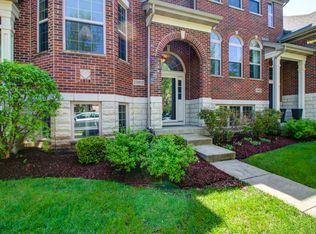 27W712 Hodges Way, Winfield, IL 60190