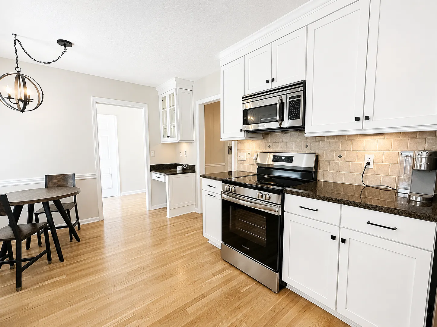 3 bed, 1696 sqft, $2,895 — Photo 3