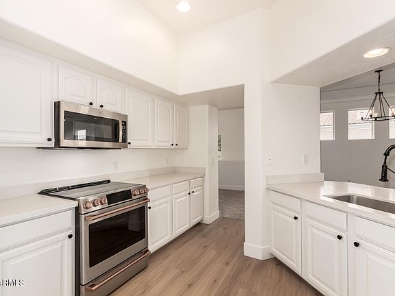 5th image of 1747 E NORTHERN Avenue #263