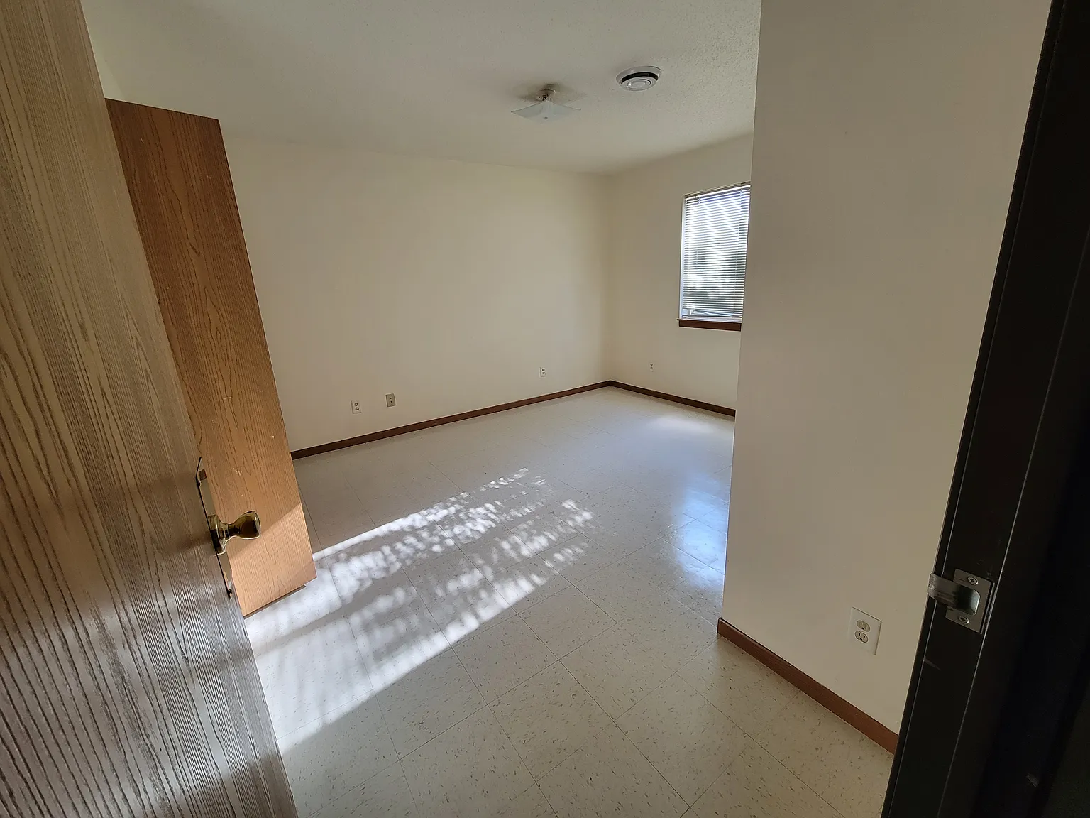 6 bed, $1,725 — Photo 4