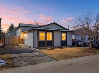 559 NE Deerpath Ct SE, Calgary, AB T2J 6C8