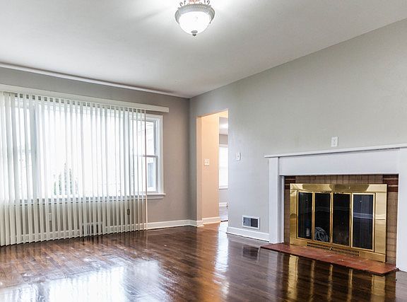 2nd image of 625 Sibley Blvd