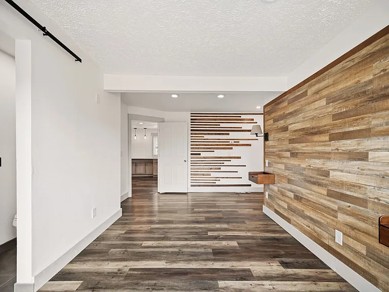 5703 N Regal St — Photo 31