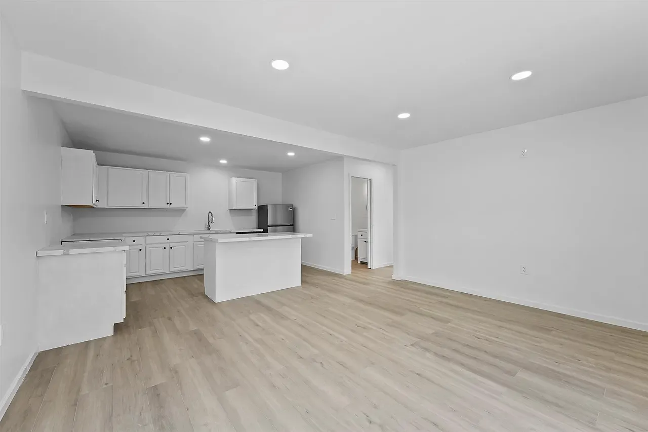 2 bed, 796 sqft, $1,700 — Photo 4
